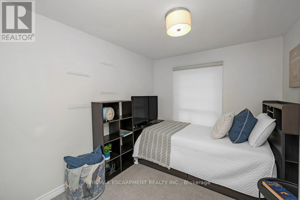 15 - 565 Guelph Line, Burlington, ON - Indoor Photo Showing Bedroom