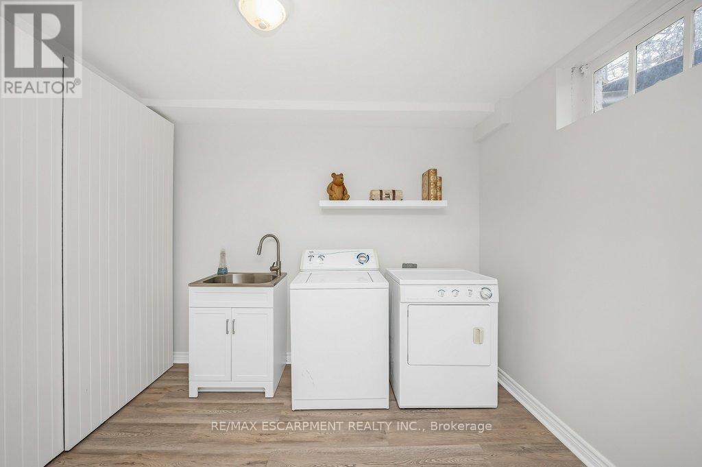 15 - 565 Guelph Line, Burlington, ON - Indoor Photo Showing Laundry Room