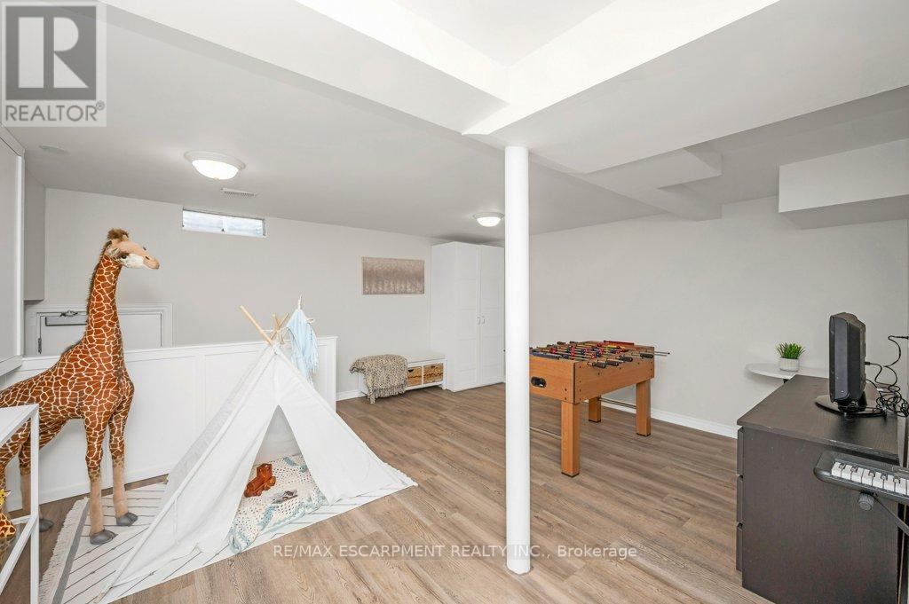 15 - 565 Guelph Line, Burlington, ON - Indoor