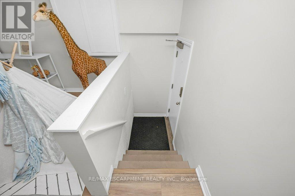 15 - 565 Guelph Line, Burlington, ON - Indoor Photo Showing Other Room