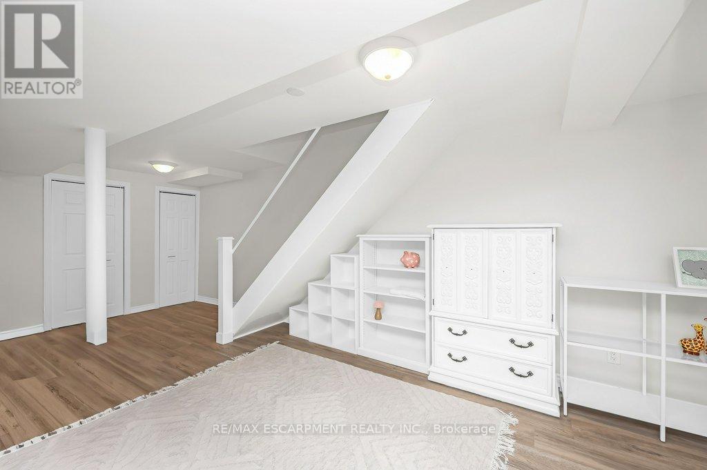 15 - 565 Guelph Line, Burlington, ON - Indoor