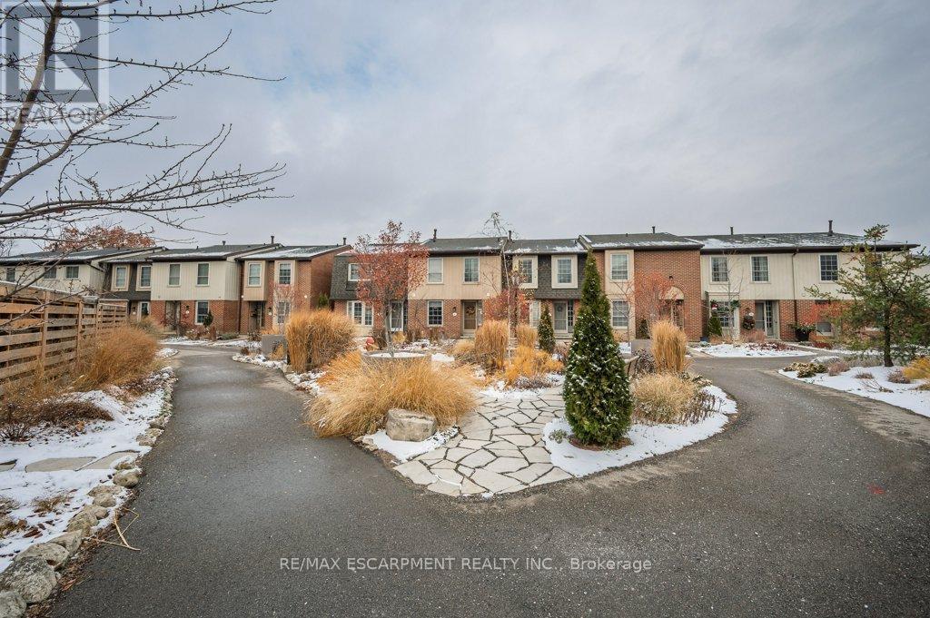 15 - 565 Guelph Line, Burlington, ON - Outdoor