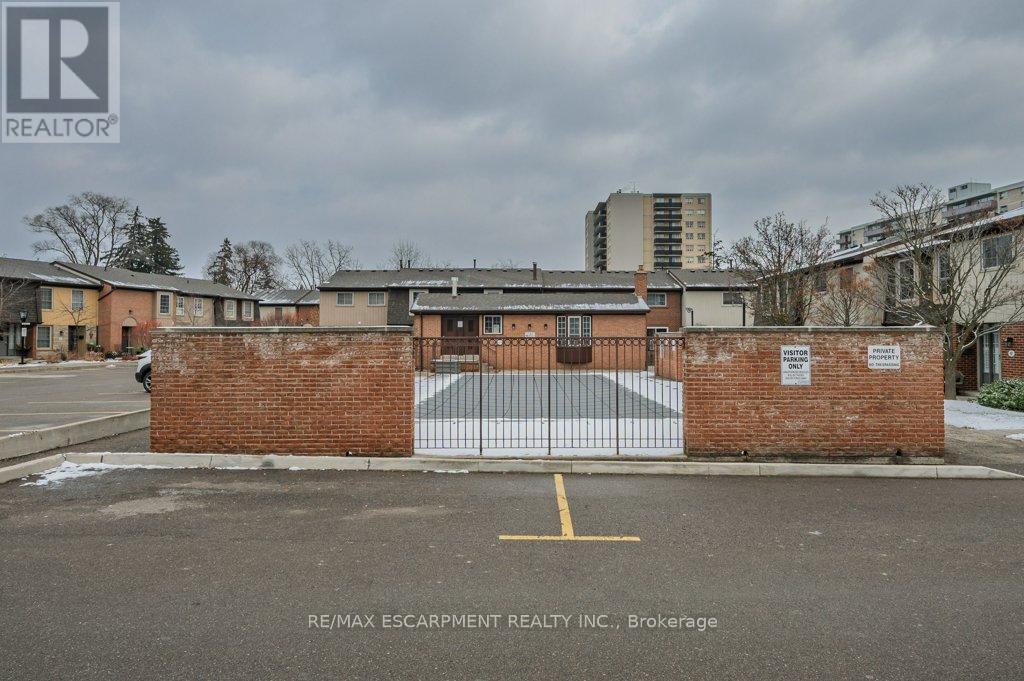 15 - 565 Guelph Line, Burlington, ON - Outdoor