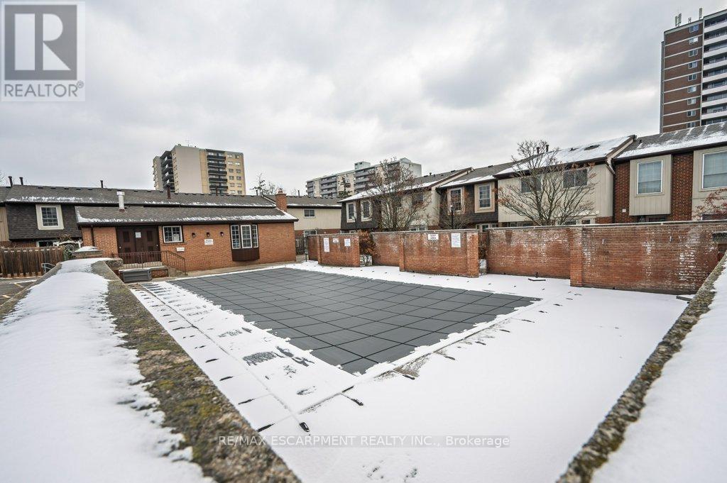 15 - 565 Guelph Line, Burlington, ON - Outdoor