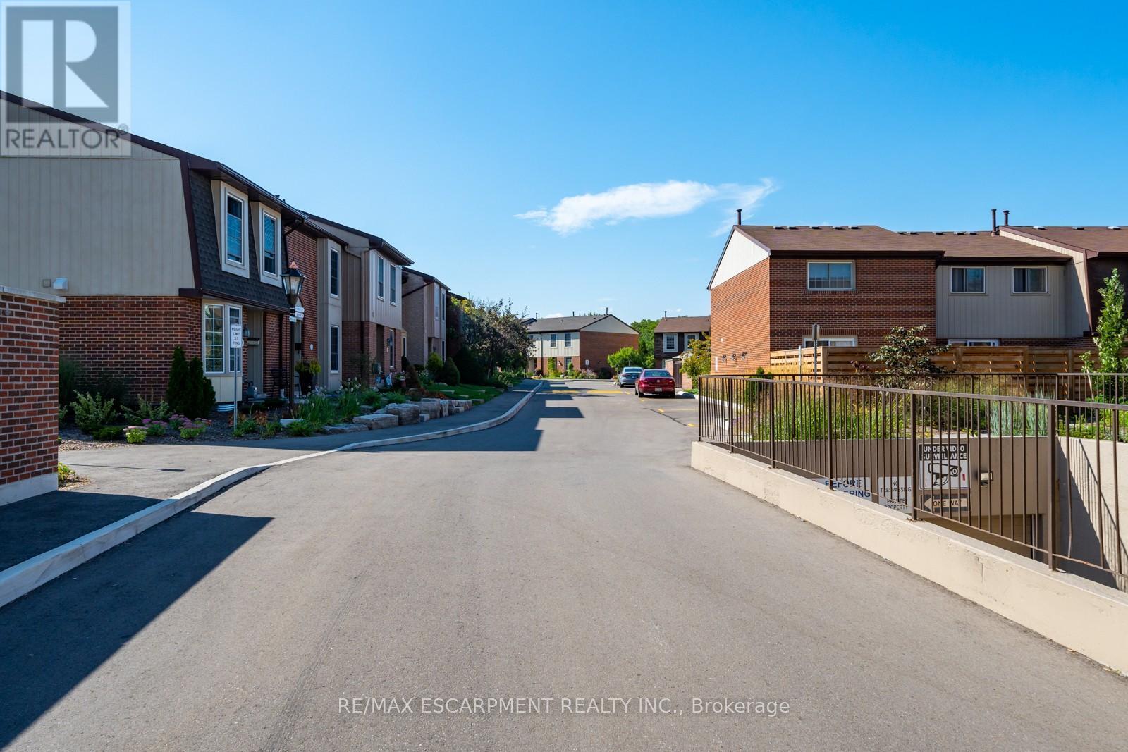 15 - 565 Guelph Line, Burlington, ON - Outdoor