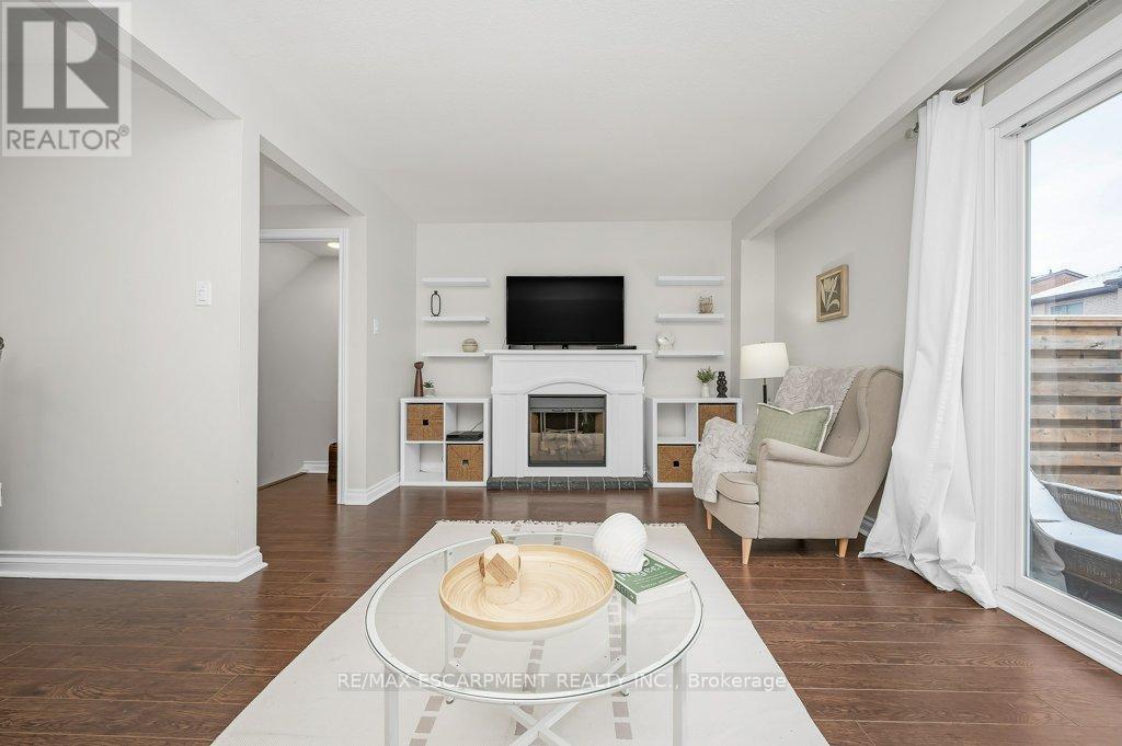 15 - 565 Guelph Line, Burlington, ON - Indoor Photo Showing Living Room With Fireplace