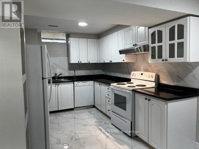 411 Bristol Road W, Mississauga, ON - Indoor Photo Showing Kitchen