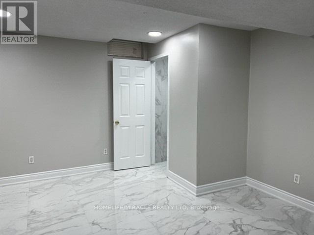 411 Bristol Road W, Mississauga, ON - Indoor Photo Showing Other Room