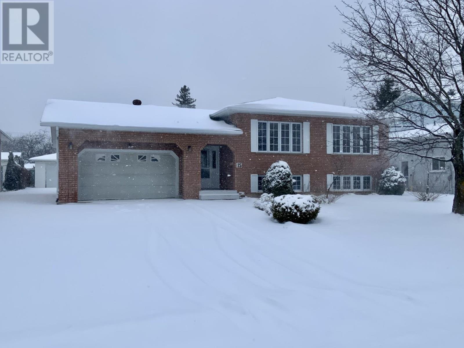 15 Fields Square, Sault Ste. Marie, ON - Outdoor