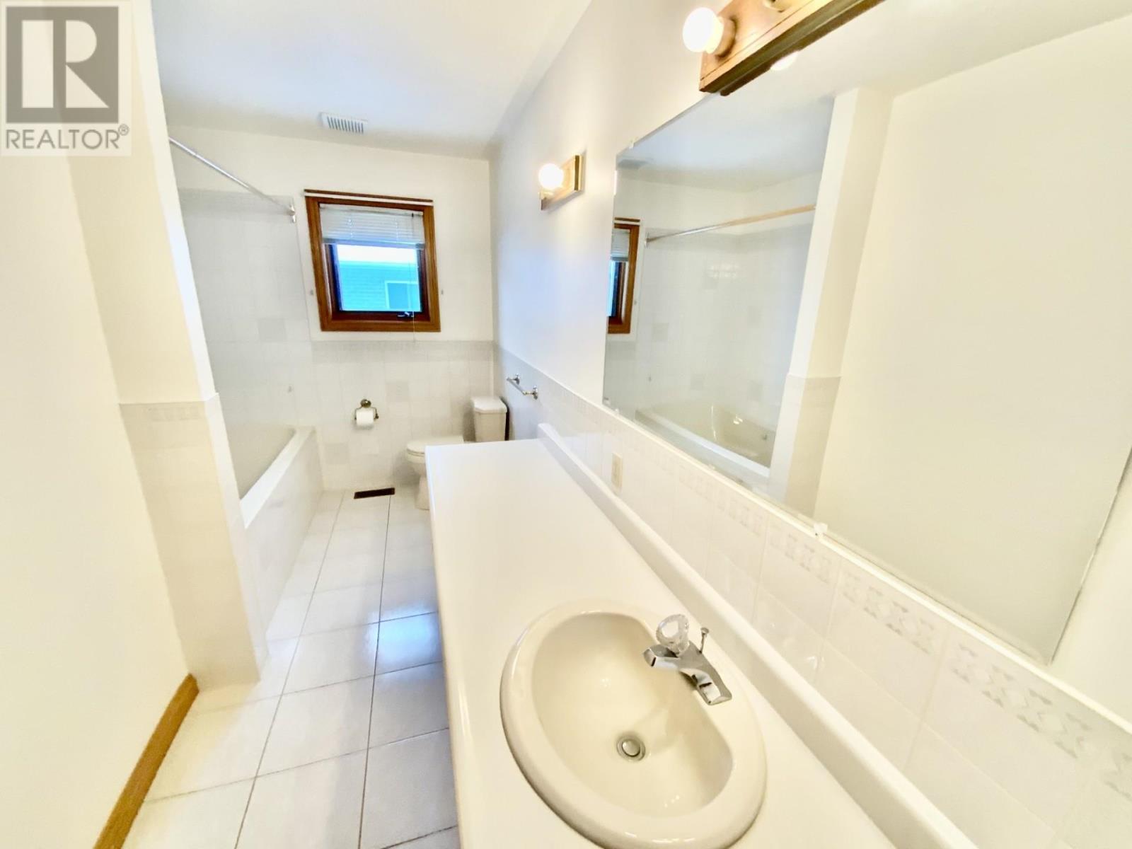 15 Fields Square, Sault Ste. Marie, ON - Indoor Photo Showing Bathroom