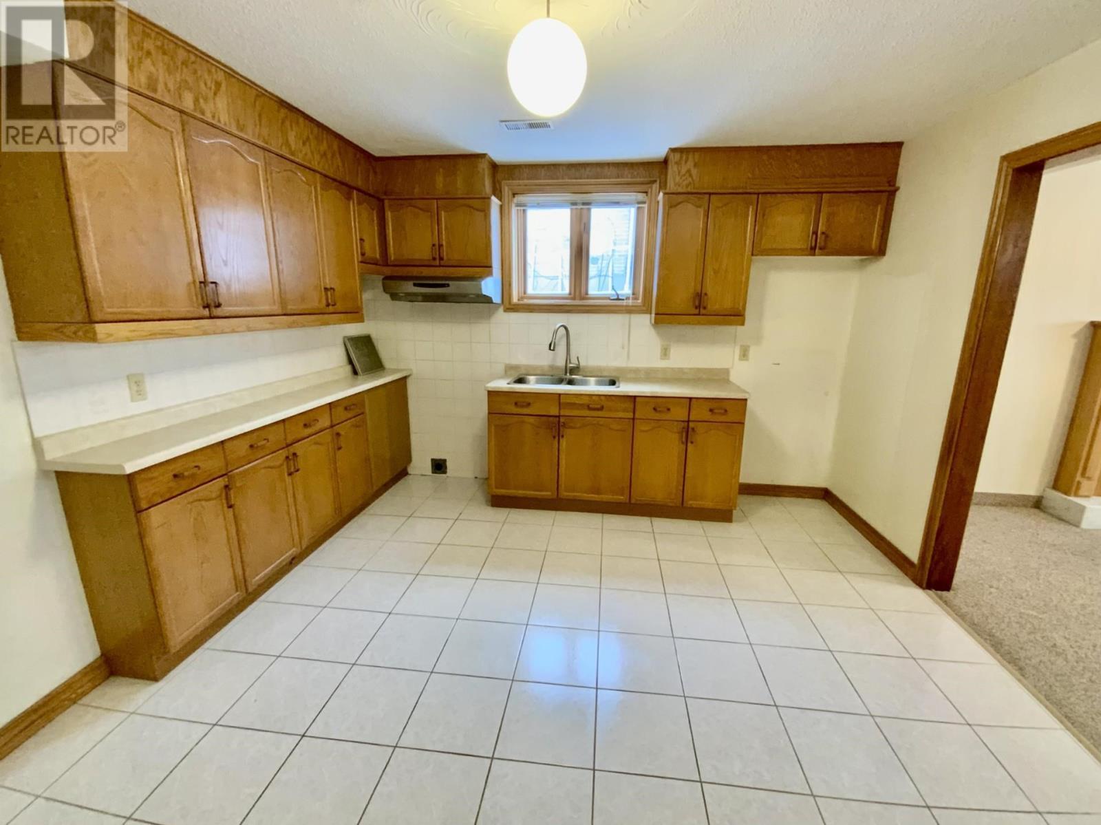 15 Fields Square, Sault Ste. Marie, ON - Indoor Photo Showing Kitchen With Double Sink