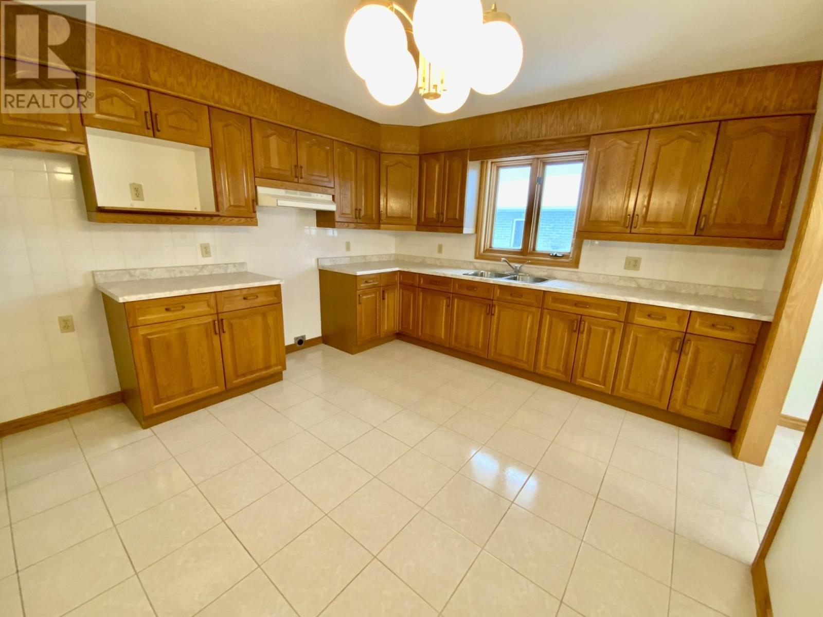 15 Fields Square, Sault Ste. Marie, ON - Indoor Photo Showing Kitchen With Double Sink