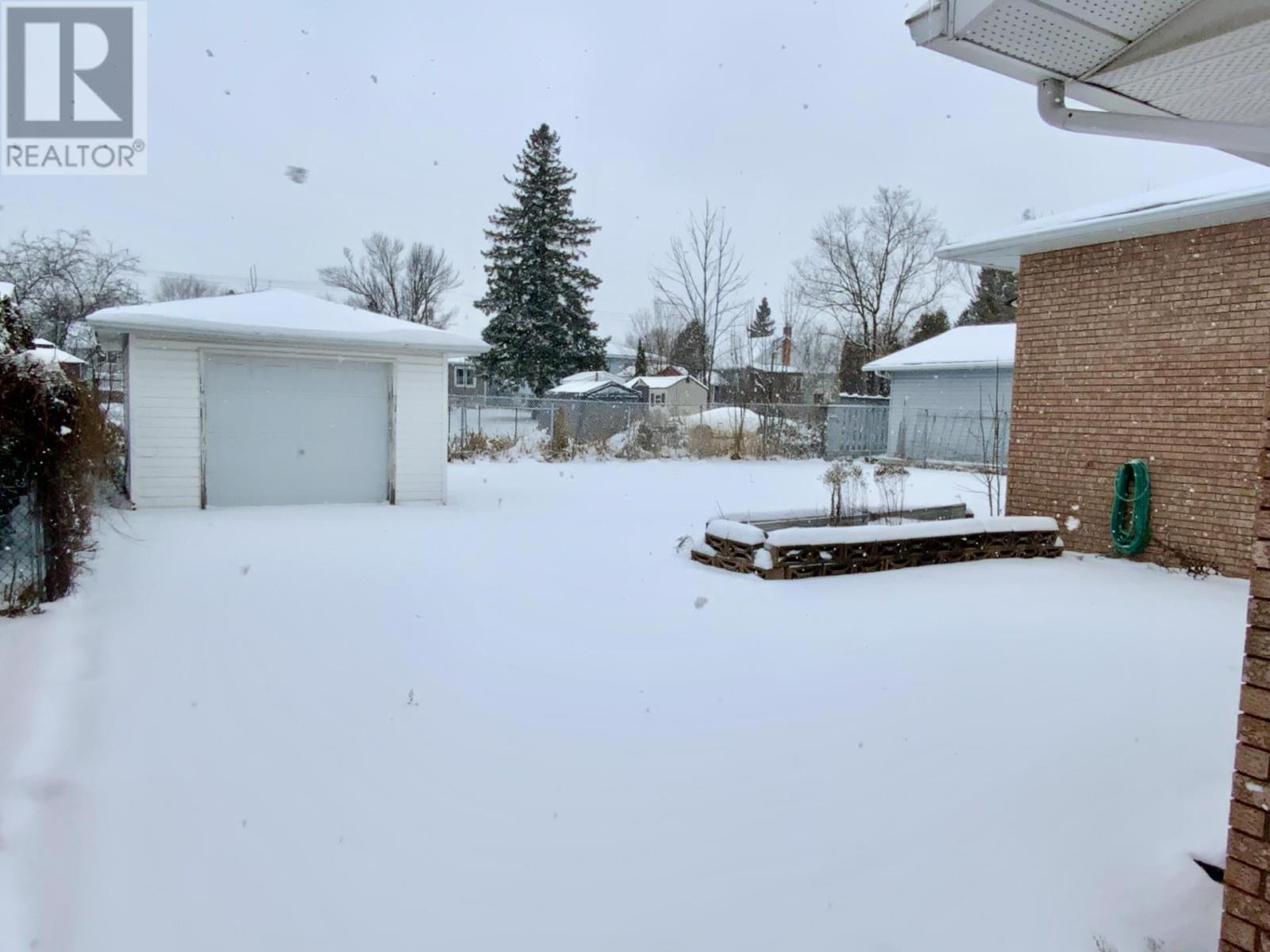 15 Fields Square, Sault Ste. Marie, ON - Outdoor