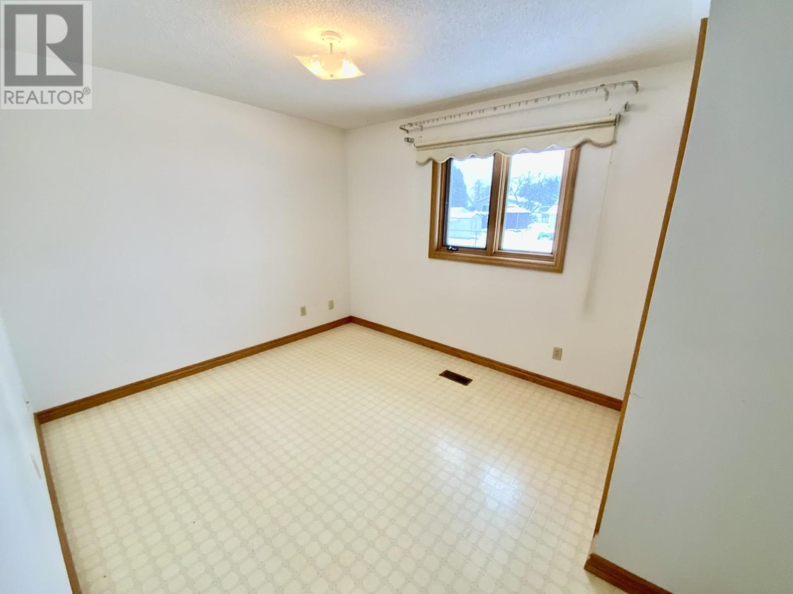 15 Fields Square, Sault Ste. Marie, ON - Indoor Photo Showing Other Room