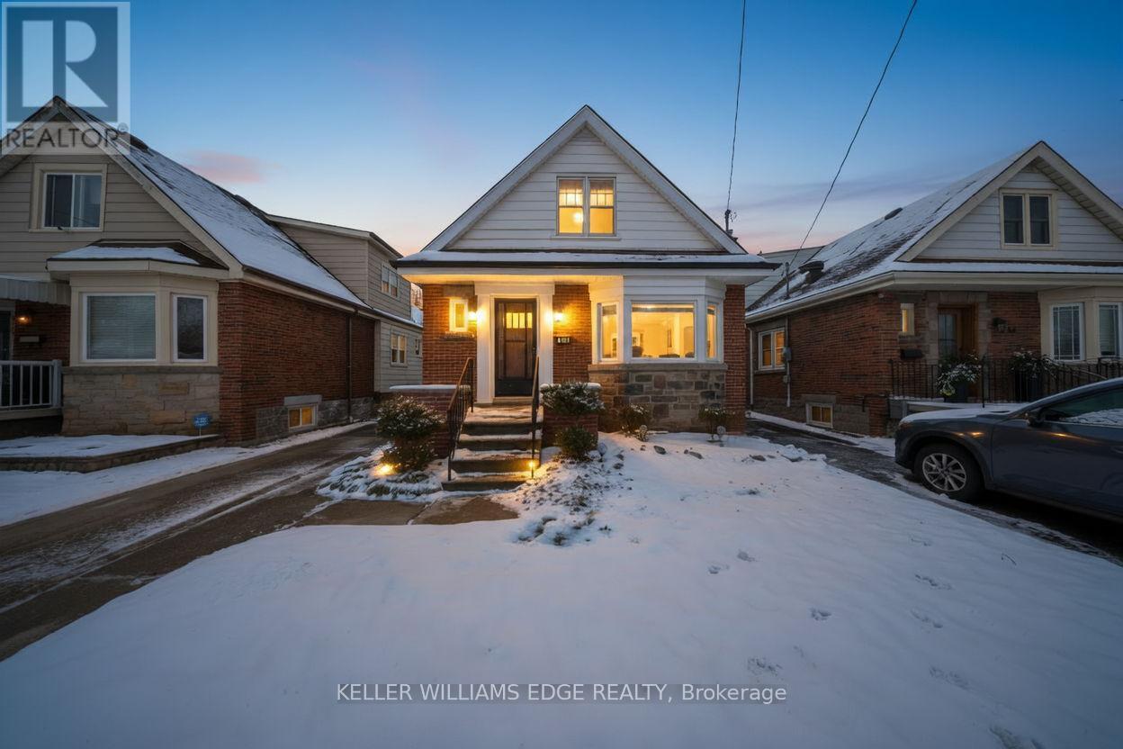 186 Huxley Avenue S, Hamilton, ON - Outdoor With Facade