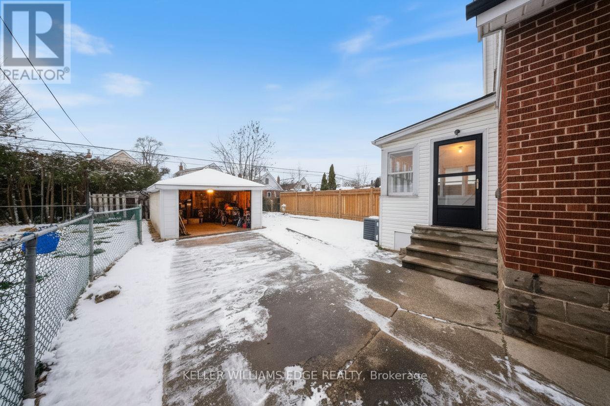 186 Huxley Avenue S, Hamilton, ON - Outdoor