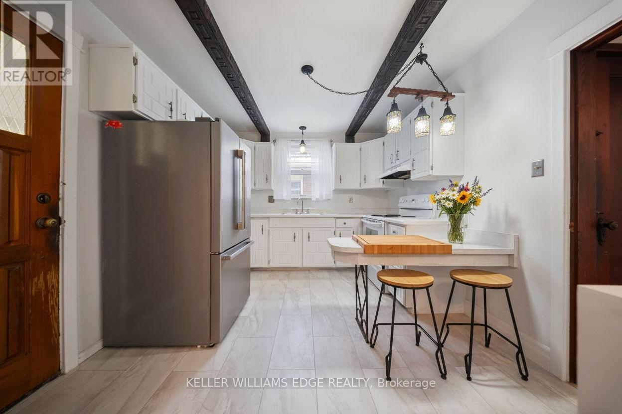 Virtually Staged - 186 Huxley Avenue S, Hamilton, ON - Indoor Photo Showing Kitchen