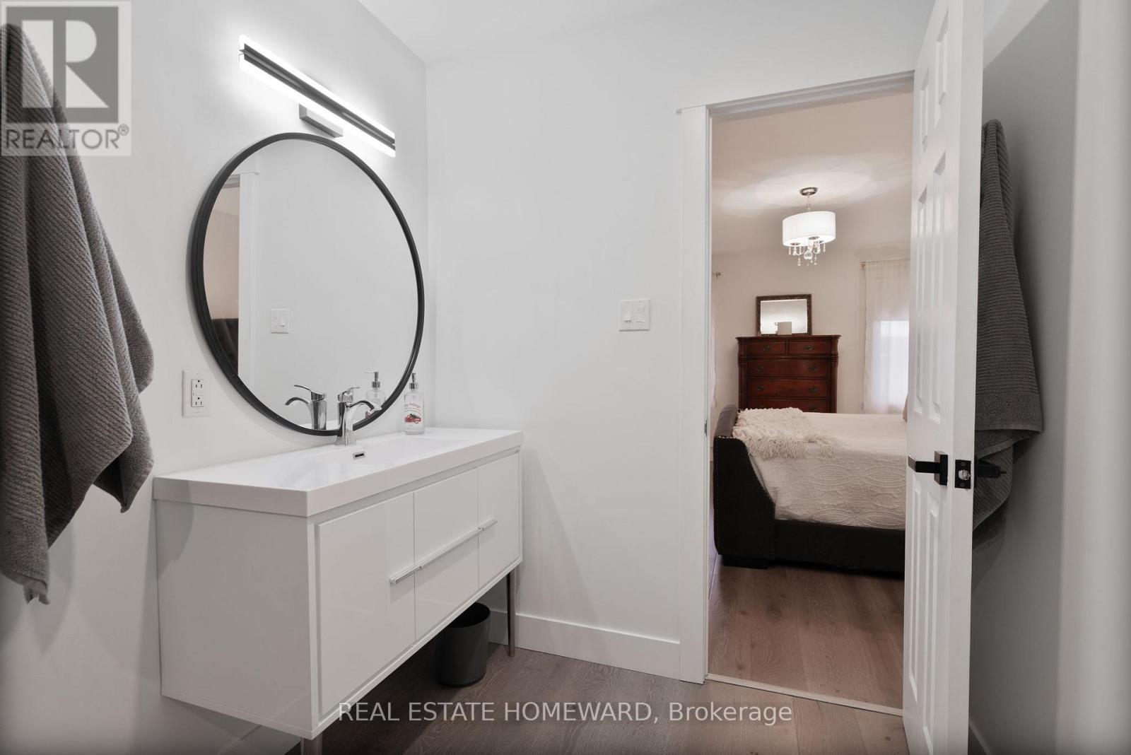 2150 Thornicroft Crescent, London South, ON - Indoor