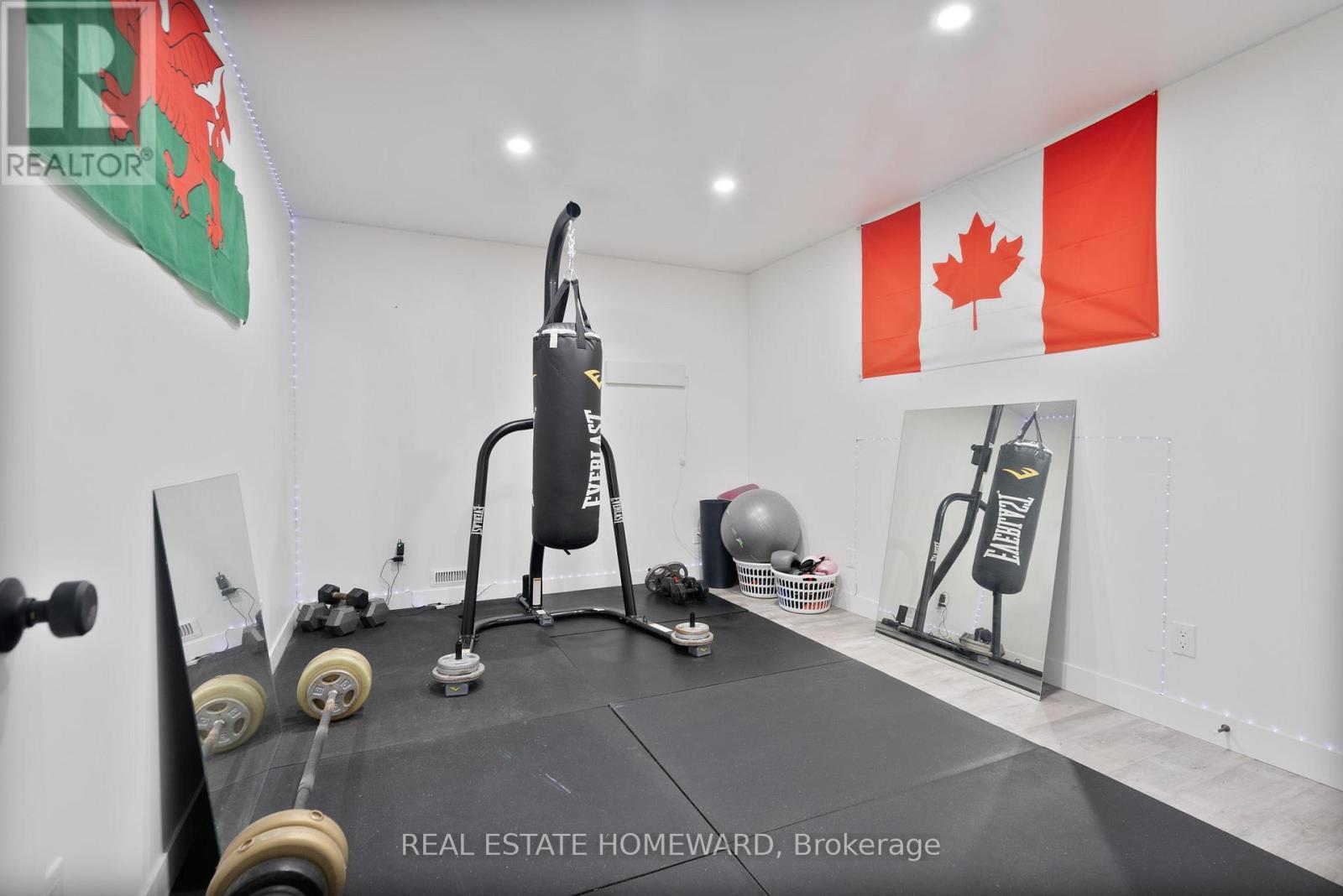 2150 Thornicroft Crescent, London South, ON - Indoor Photo Showing Gym Room