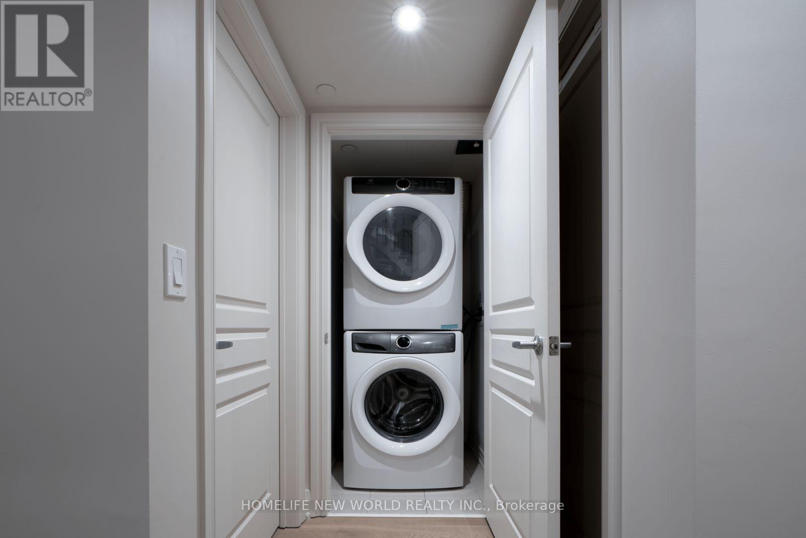 17 - 135 Long Branch Avenue, Toronto, ON - Indoor Photo Showing Laundry Room