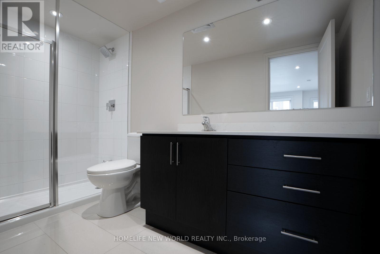 17 - 135 Long Branch Avenue, Toronto, ON - Indoor Photo Showing Bathroom
