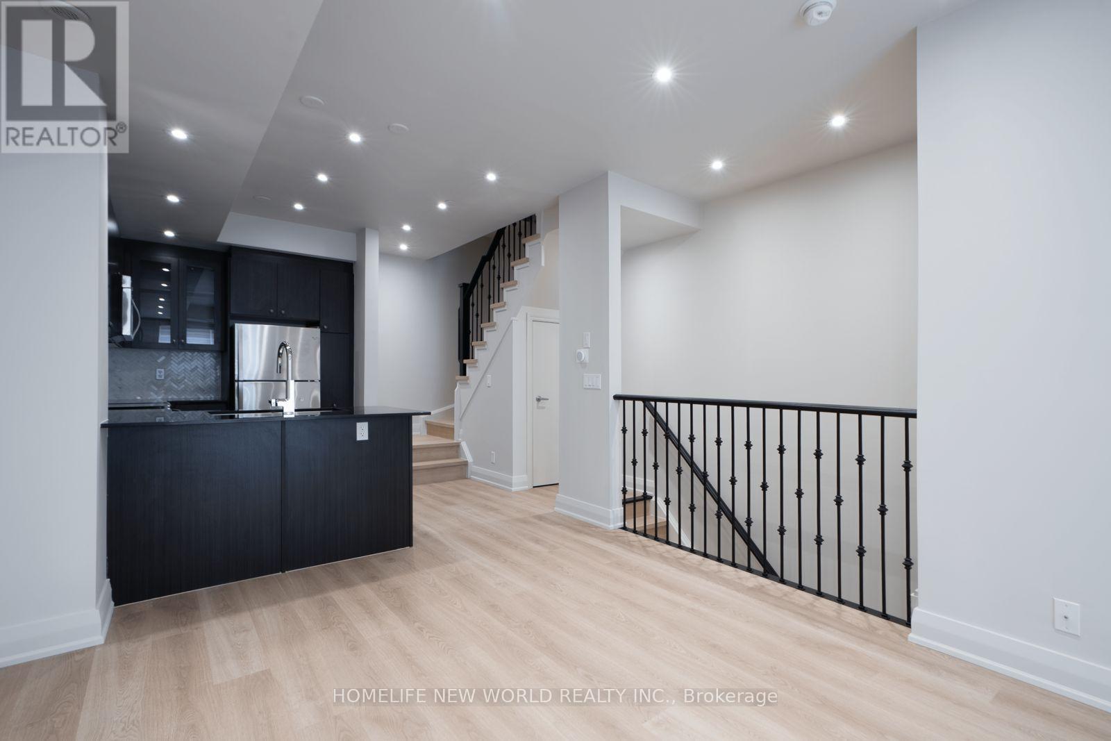 17 - 135 Long Branch Avenue, Toronto, ON - Indoor