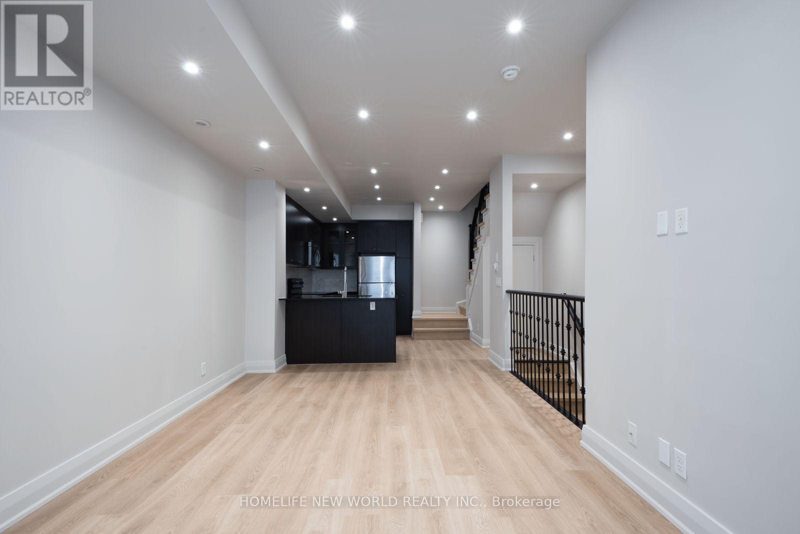 17 - 135 Long Branch Avenue, Toronto, ON - Indoor Photo Showing Other Room