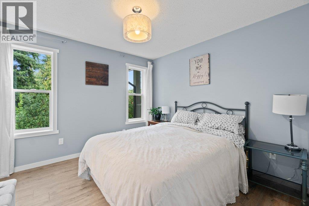 2131 21 Street Ne, Salmon Arm, BC - Indoor Photo Showing Bedroom