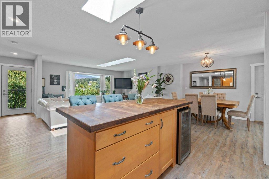 2131 21 Street Ne, Salmon Arm, BC - Indoor