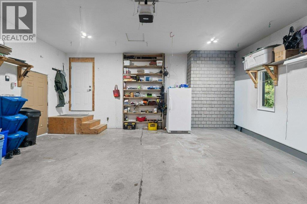 2131 21 Street Ne, Salmon Arm, BC - Indoor Photo Showing Garage