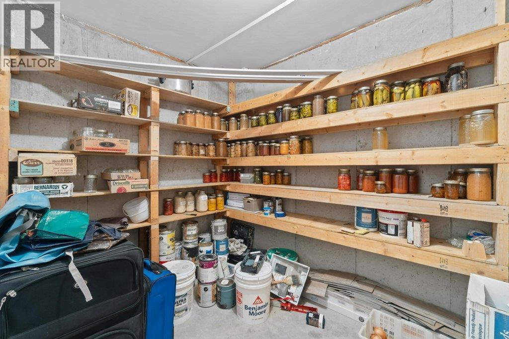 2131 21 Street Ne, Salmon Arm, BC - Indoor