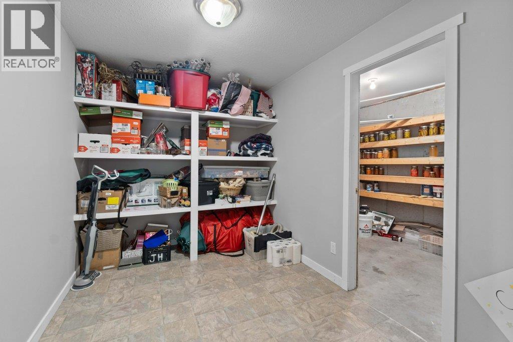 2131 21 Street Ne, Salmon Arm, BC - Indoor