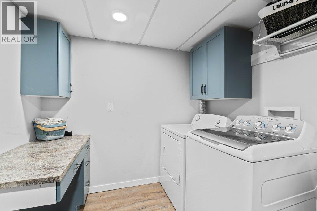 2131 21 Street Ne, Salmon Arm, BC - Indoor Photo Showing Laundry Room