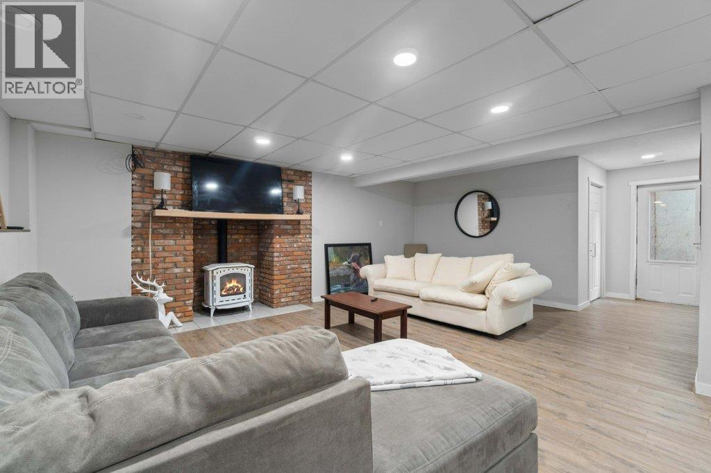 2131 21 Street Ne, Salmon Arm, BC - Indoor With Fireplace