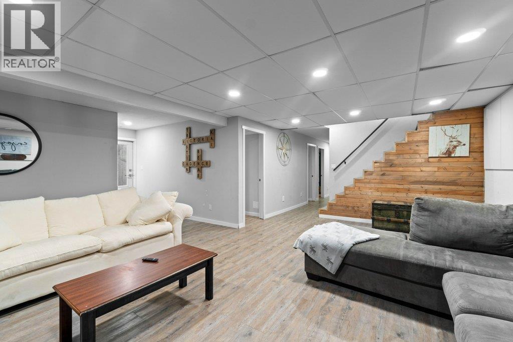 2131 21 Street Ne, Salmon Arm, BC - Indoor