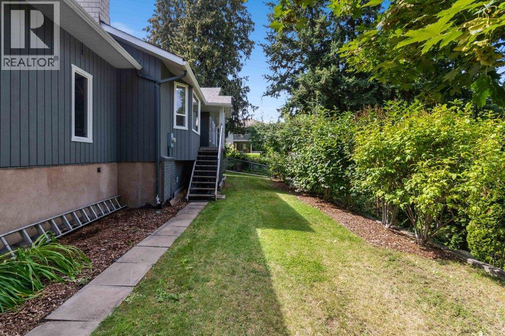 2131 21 Street Ne, Salmon Arm, BC - Outdoor