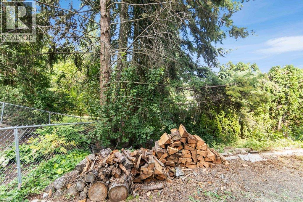 2131 21 Street Ne, Salmon Arm, BC - Outdoor