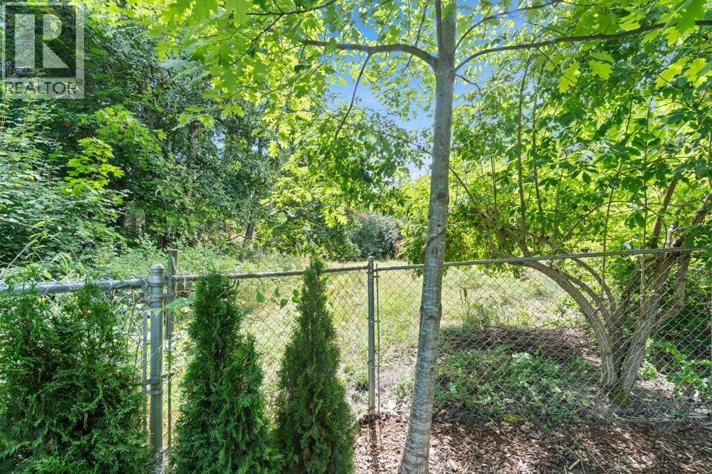 2131 21 Street Ne, Salmon Arm, BC - Outdoor