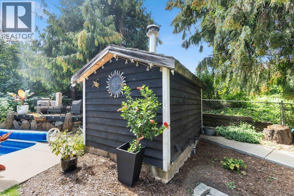 2131 21 Street Ne, Salmon Arm, BC - Outdoor