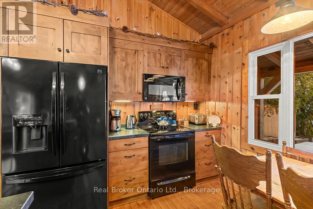 111 Wilson Drive, Georgian Bluffs, ON - Indoor Photo Showing Kitchen