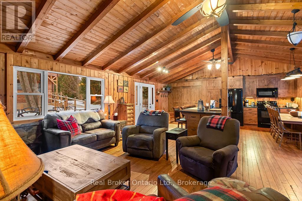 111 Wilson Drive, Georgian Bluffs, ON - Indoor Photo Showing Other Room