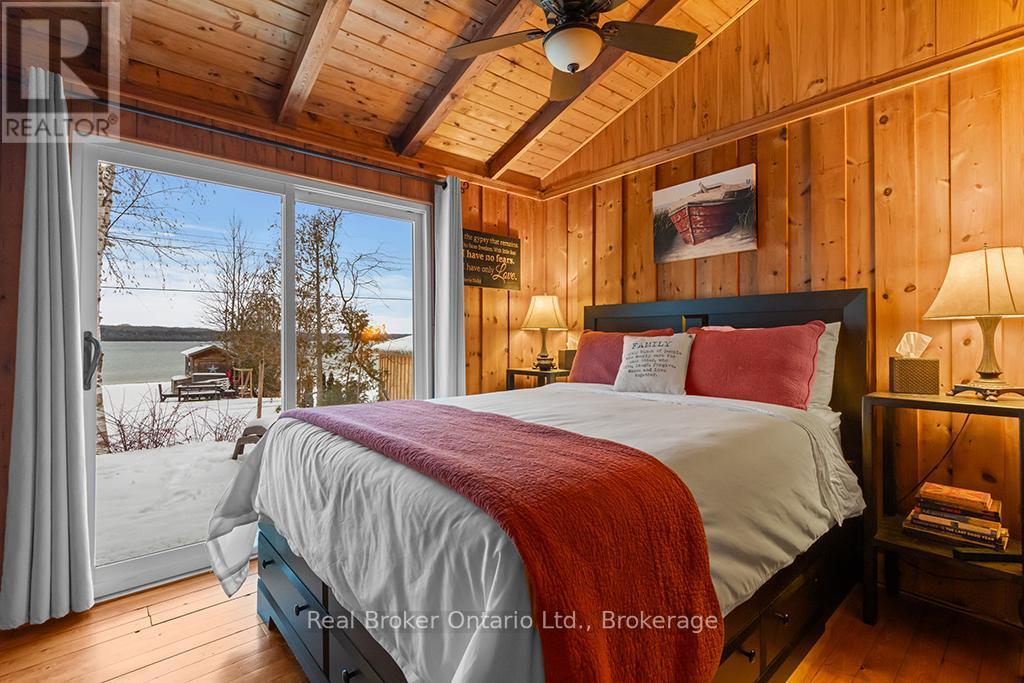 111 Wilson Drive, Georgian Bluffs, ON - Indoor Photo Showing Bedroom
