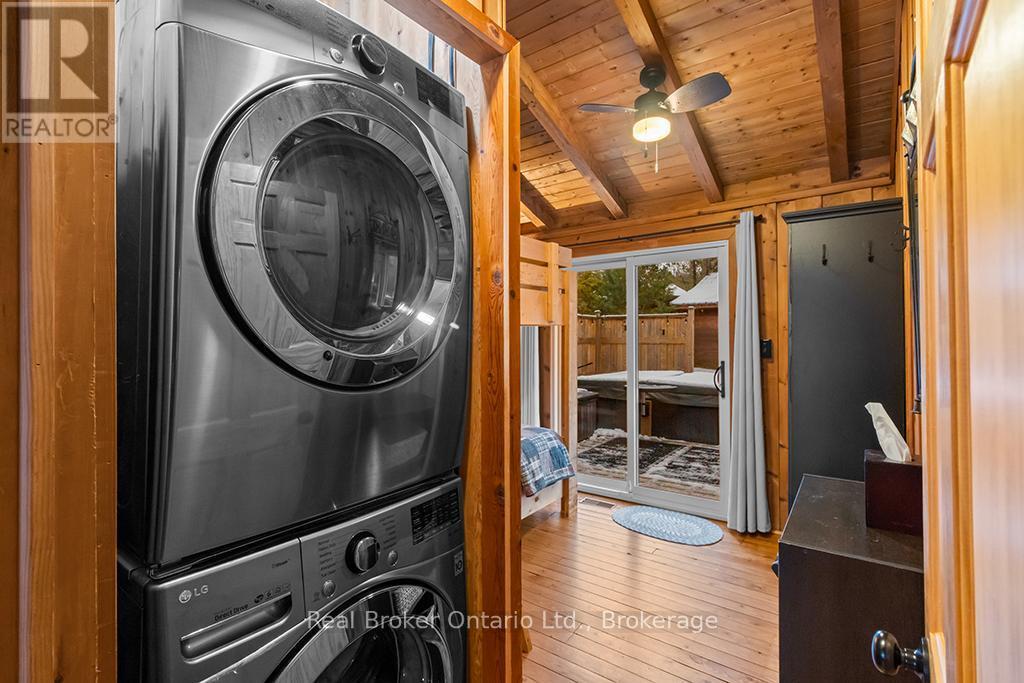 111 Wilson Drive, Georgian Bluffs, ON - Indoor Photo Showing Laundry Room