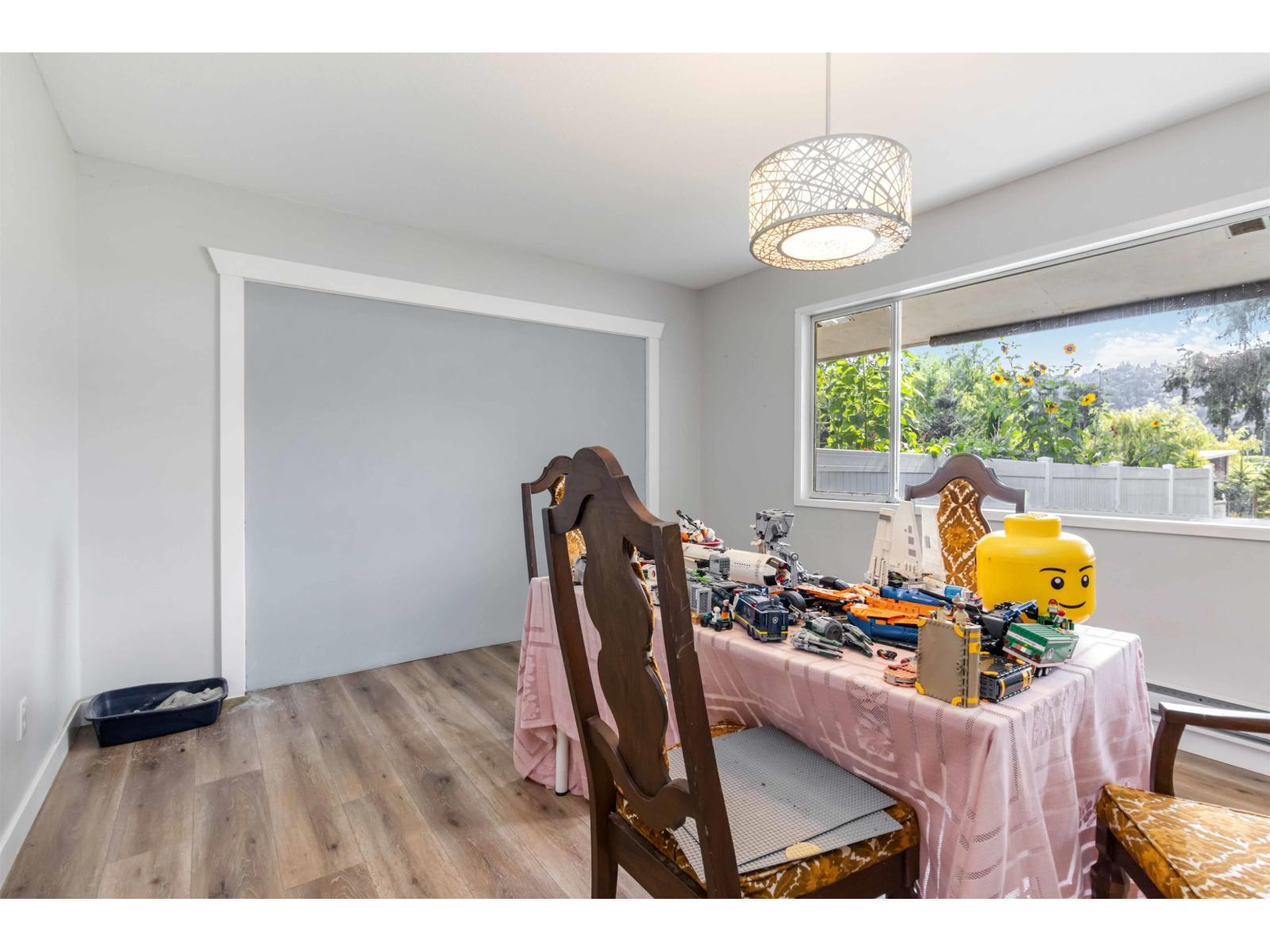 10087 Mountainview Road, Mission, BC - Indoor