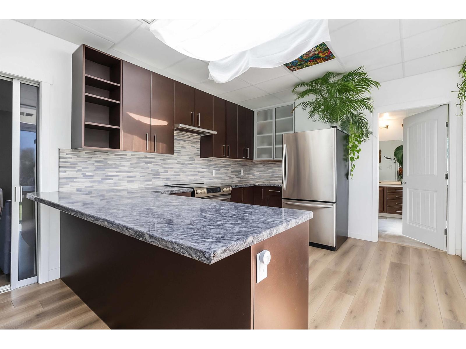 10087 Mountainview Road, Mission, BC - Indoor Photo Showing Kitchen With Upgraded Kitchen