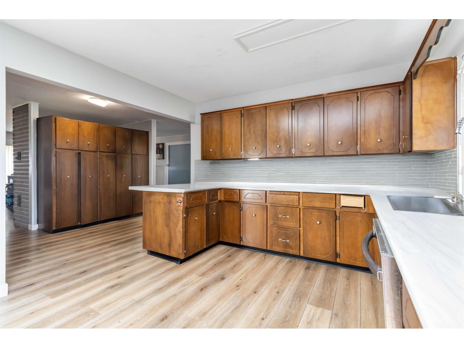 10087 Mountainview Road, Mission, BC - Indoor Photo Showing Kitchen