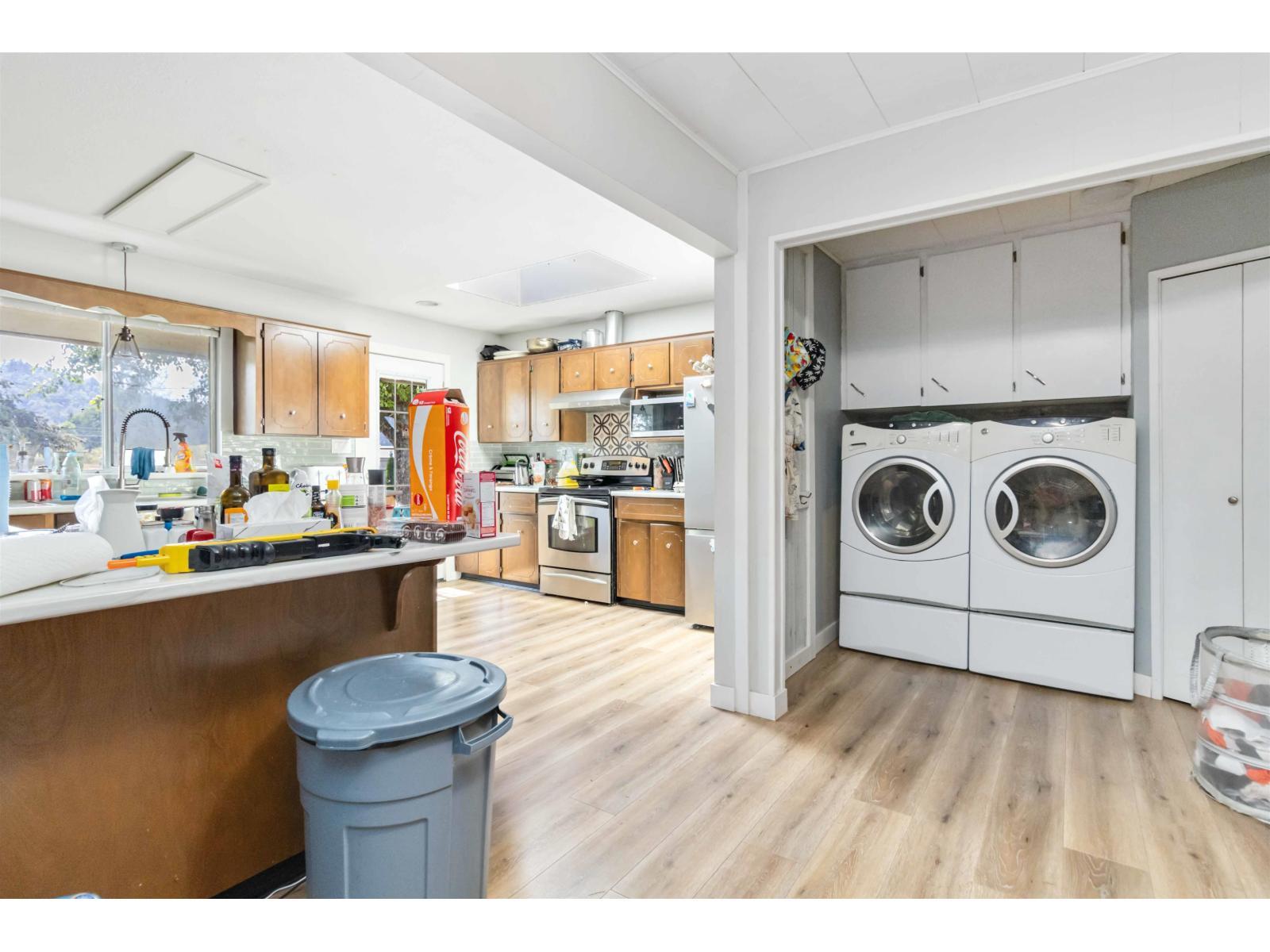 10087 Mountainview Road, Mission, BC - Indoor Photo Showing Laundry Room