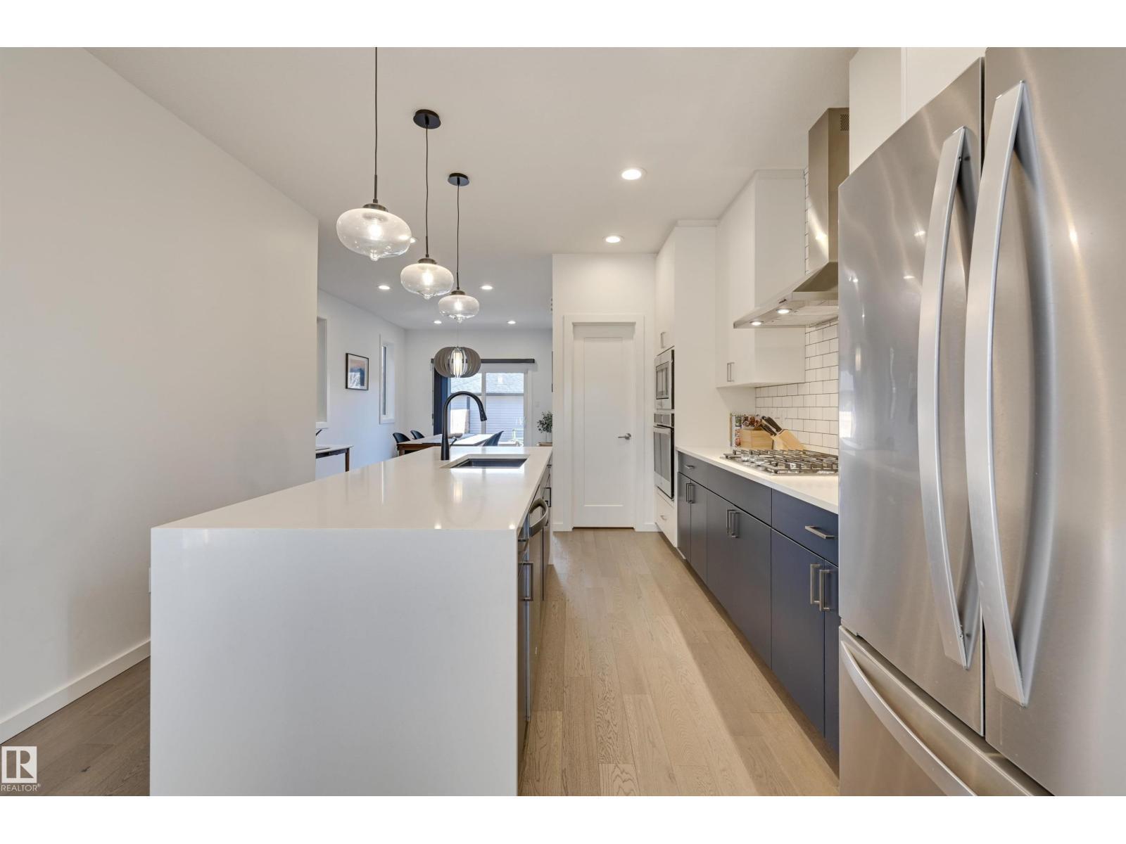 10411 144 St Nw, Edmonton, AB - Indoor Photo Showing Kitchen With Upgraded Kitchen