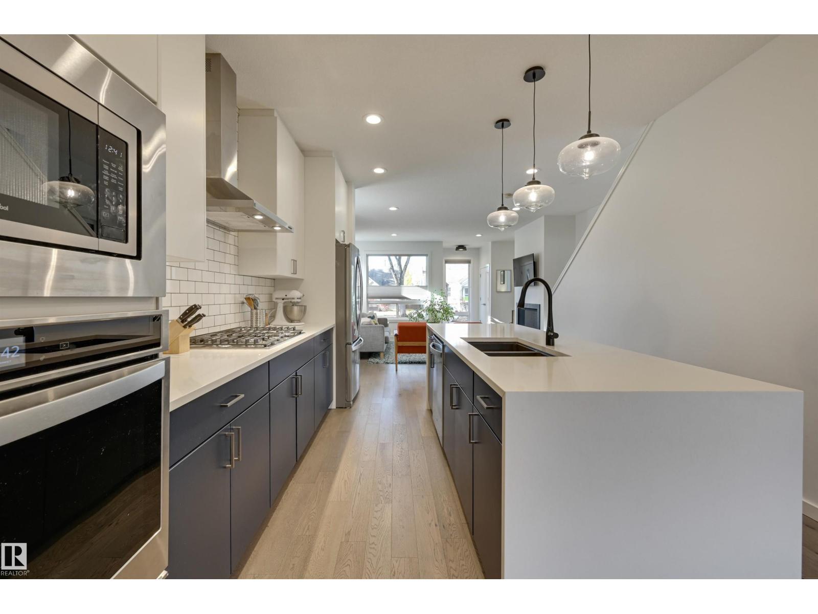 10411 144 St Nw, Edmonton, AB - Indoor Photo Showing Kitchen With Double Sink With Upgraded Kitchen