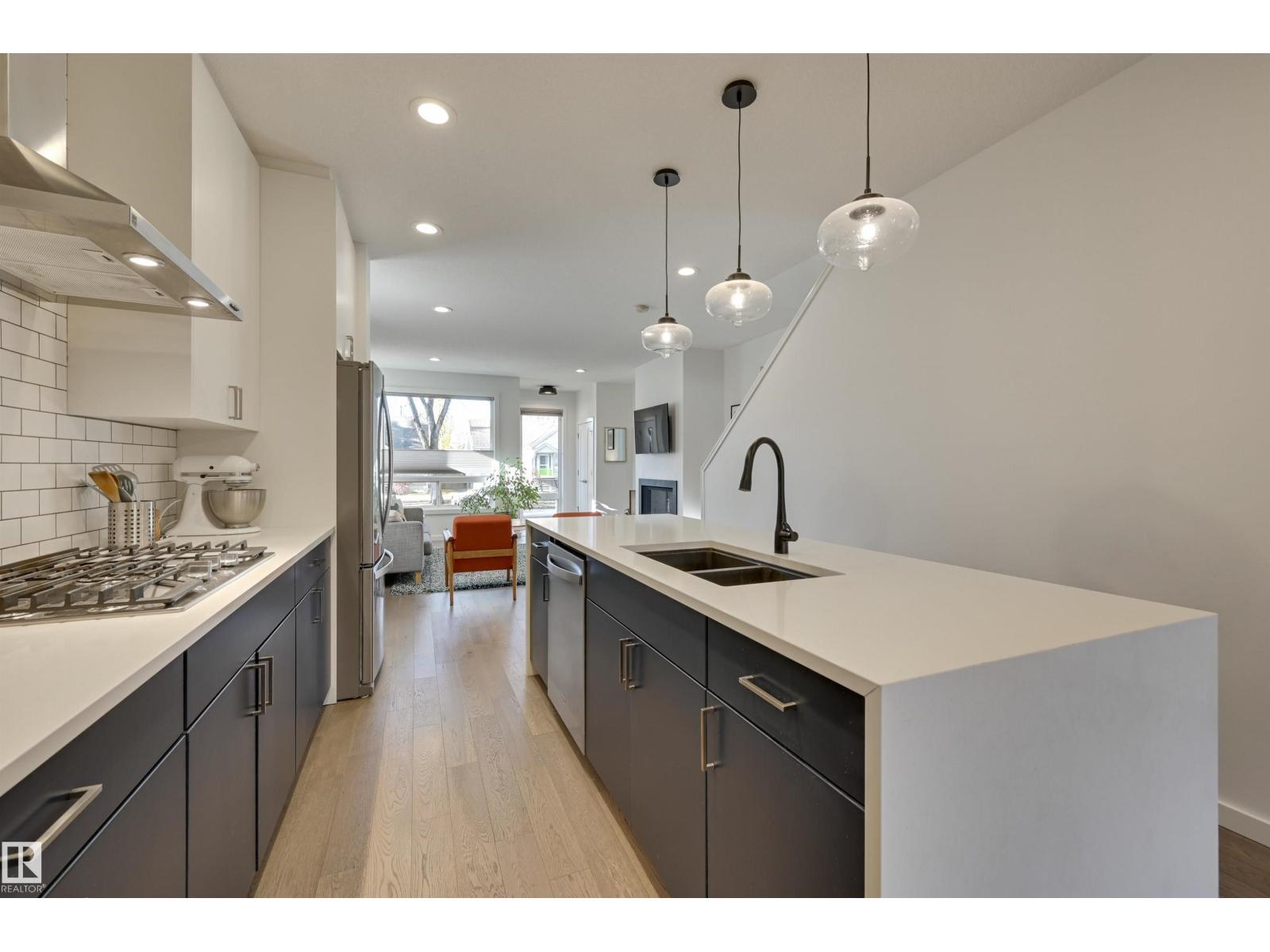 10411 144 St Nw, Edmonton, AB - Indoor Photo Showing Kitchen With Double Sink With Upgraded Kitchen